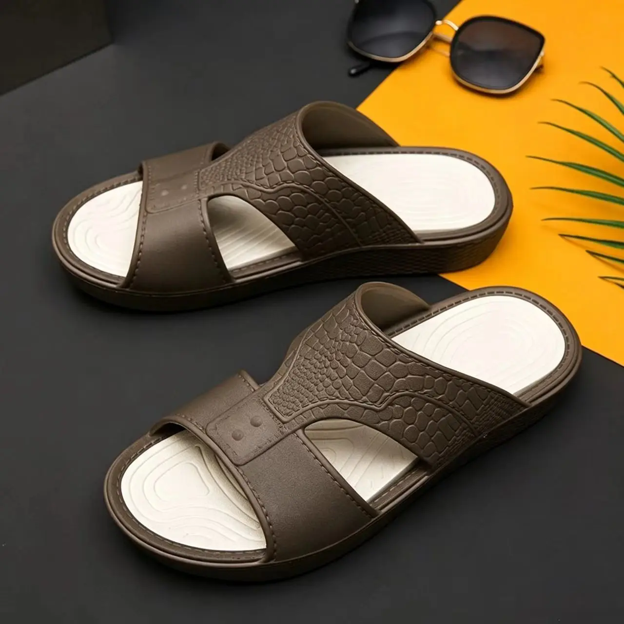 2026 Summer New Men Big Size One Word Beach Slipper Injection Molding Soft Sole Non Slip Anti Odor Home Slipper Bathroom Slipper