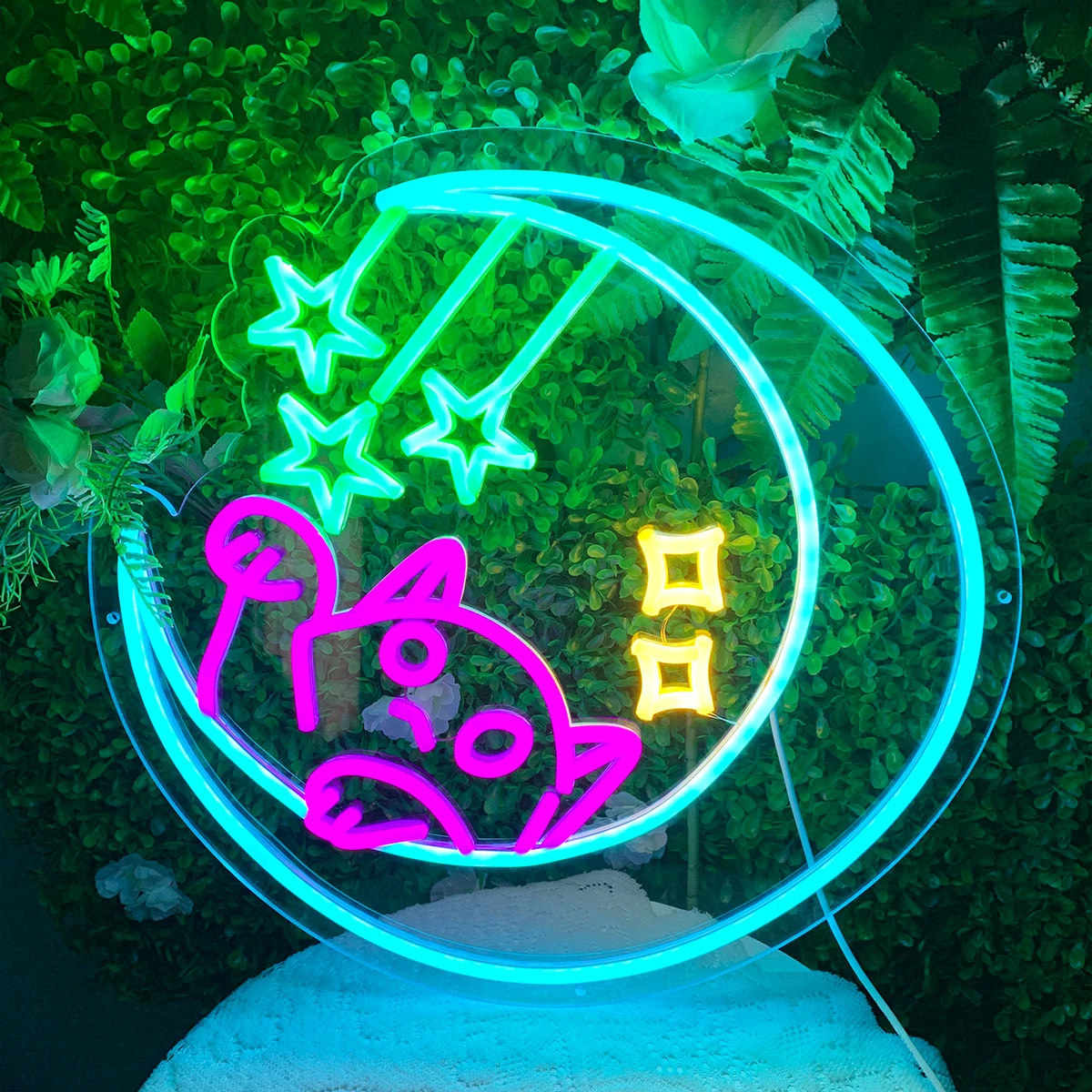 

Moon-picking cat neon lights are custom-made for parties on birthdays and children's rooms to create a magical atmosphere