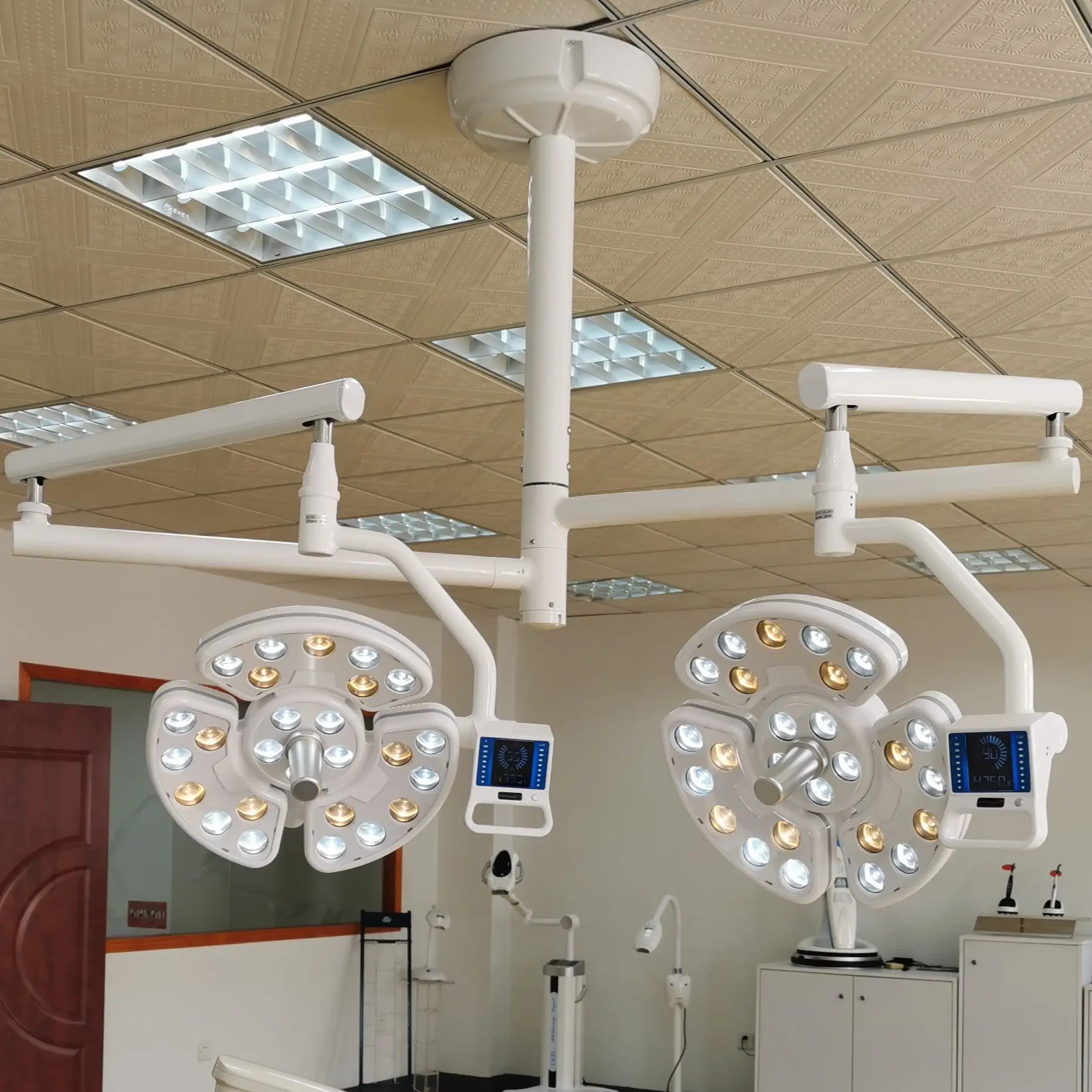 CE Approved 3-Year Warranty P138 Celling-Rack Double Heads LED Dental Planting Lamp/Oral Light for Implant Upgrade Version