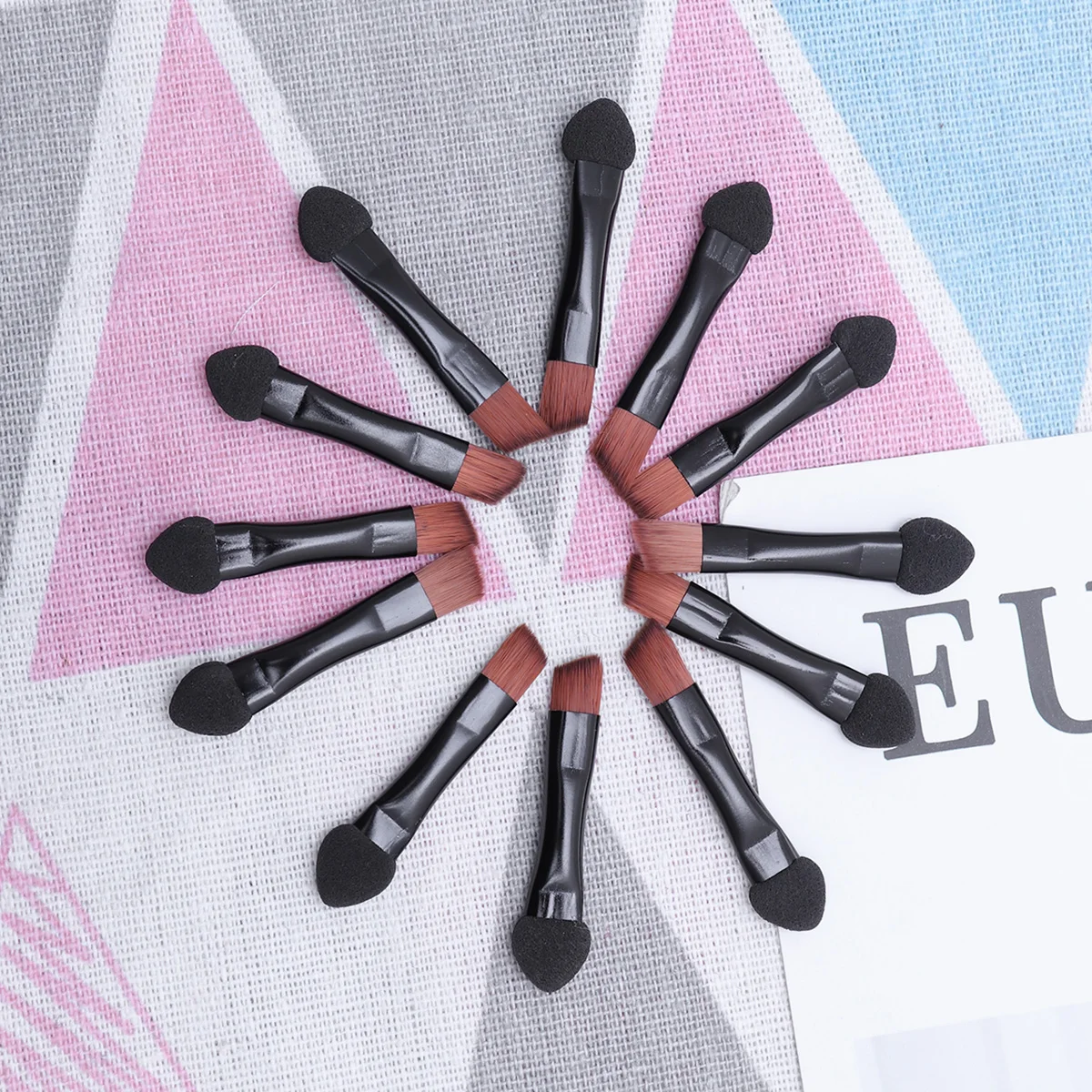 20 pçs pincéis de maquiagem de sobrancelha esponja derrubado design compacto mistura cosméticos viagem mistura escova tamanho macio e confortável