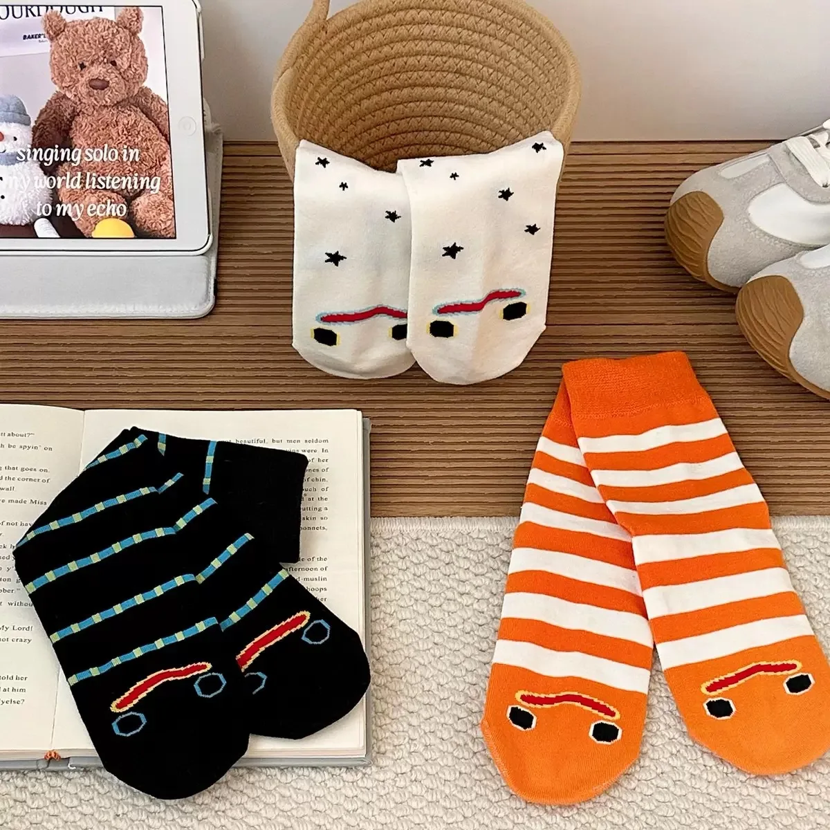 Novelty Socks Casual Socks Star & Stripe Pattern Facial Expression High Elastic Comfortable Socks For Youth Wholesale