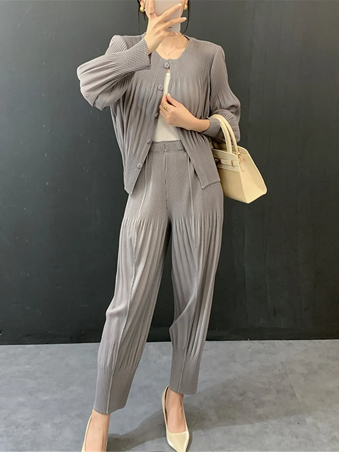 Women's Fashionable Loose Long Sleeve Pleated Set Spring Autumn New Style Slimming Top Two Piece Set Elegant Style Polyester ...