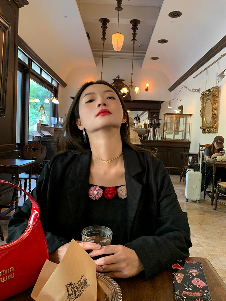 

Black Linen Suit And Halter Dress Two-Piece Set Women's Fashion Ensemble Age-Defying Design Long Sleeve Autumn Wear