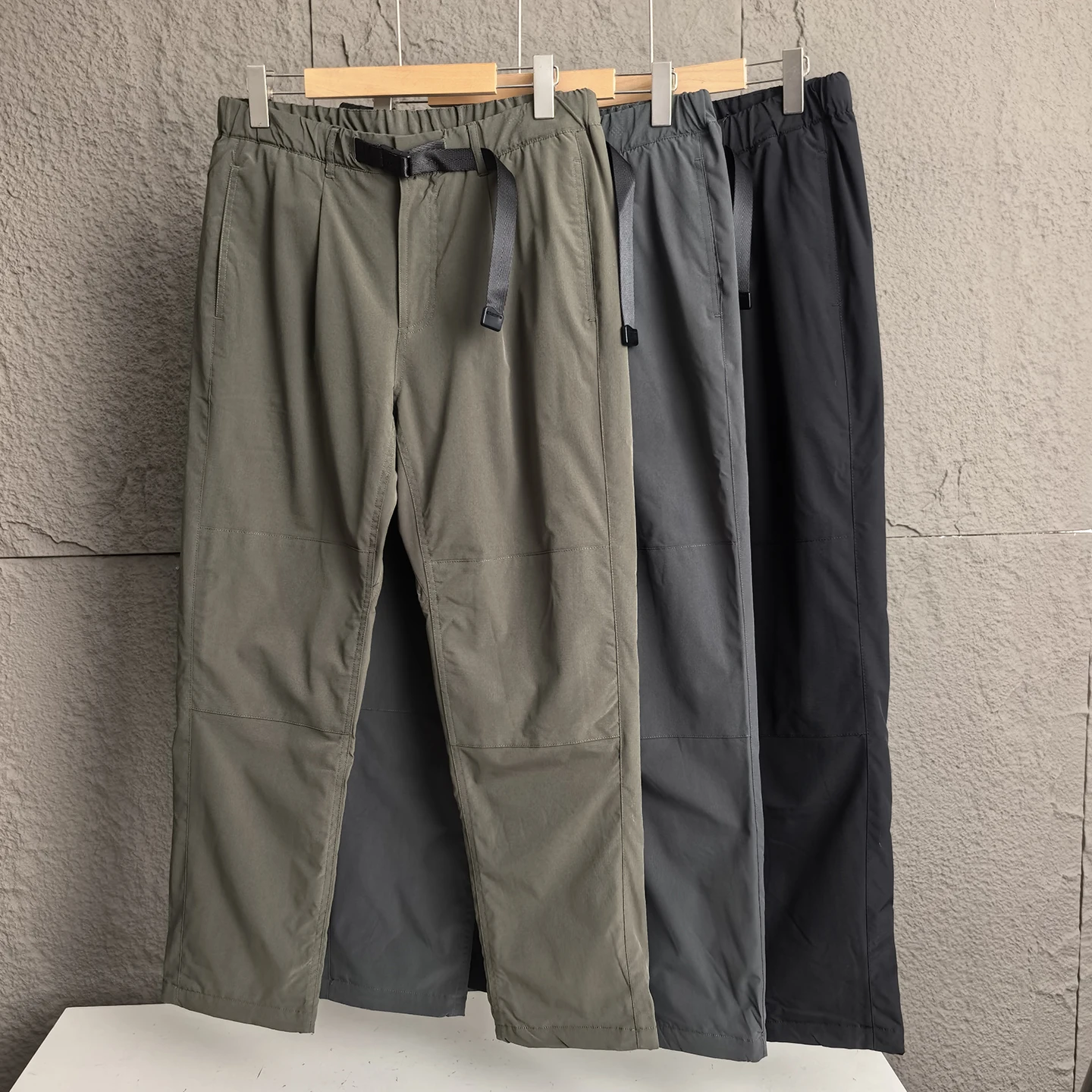 

Men's Winter Outdoor Waterproof Fce Lined Straight Leg Casual Pants Elastic Waist Multi ket Workwear Trousers