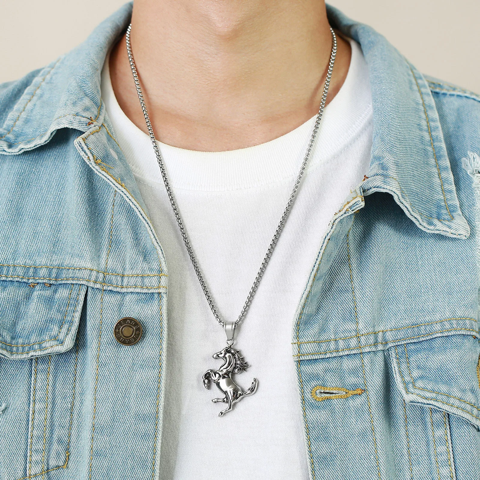 Titanium steel sweat blood horse pendant retro men‘s and women\'s stainless steel thousand-mile horse necklace accessories