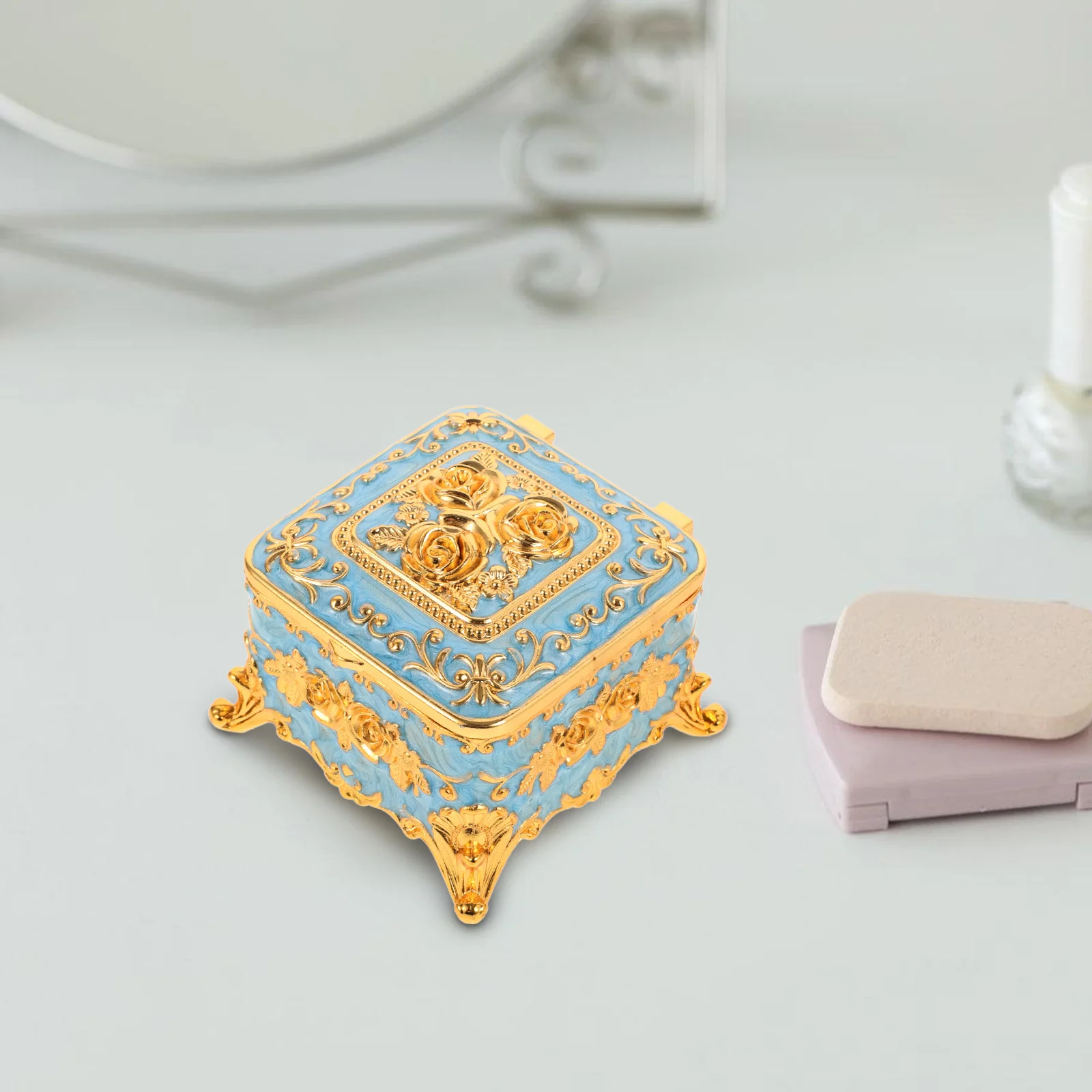 

Retro Metal Jewelry Box Delicate Accessory Organizer Exquisite Gift for Girls Desktop Adornment and Jewelry Storage