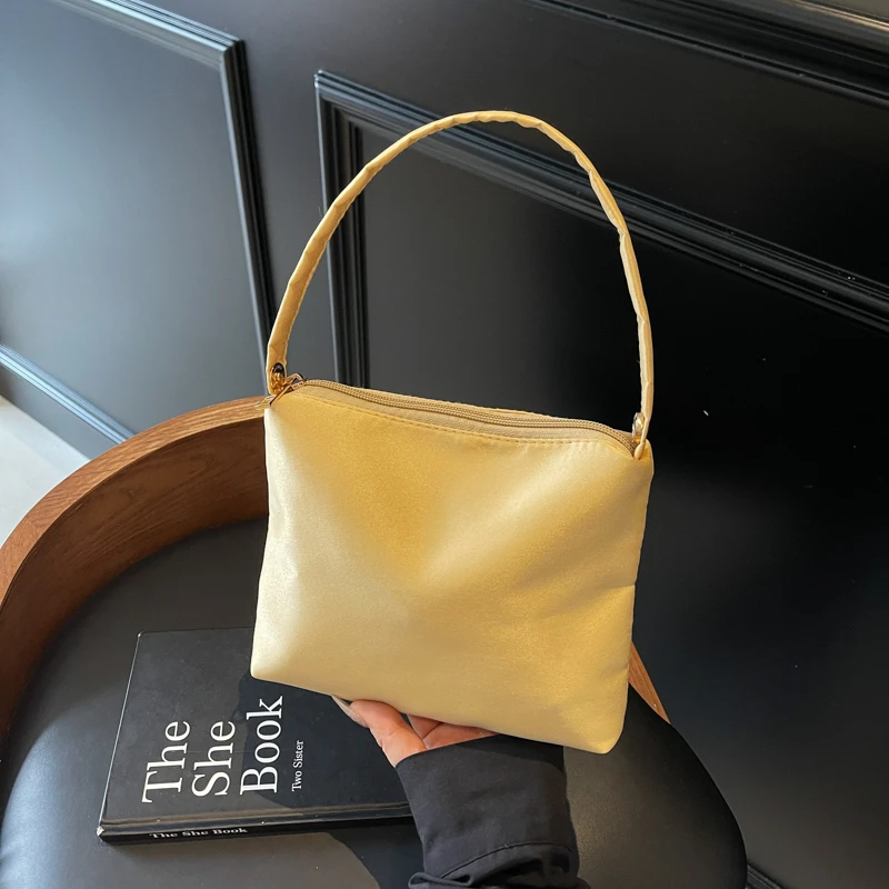 

Exquisite Women handbag Mini Rhinestone Satin Dinner Bag Compact Lipstick Versatile Underarm Bag for Party Dating Commute
