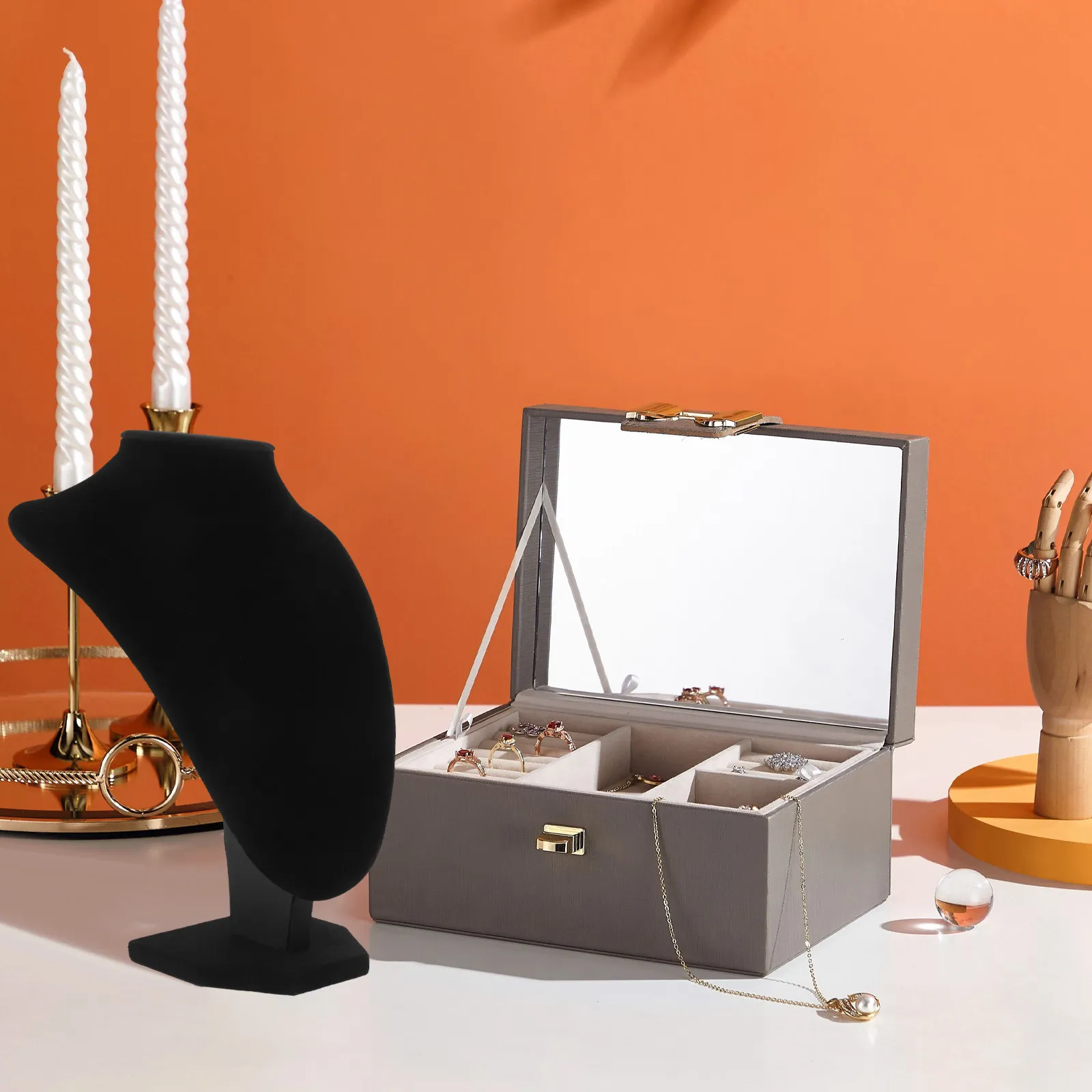 

Подставка-бюст для демонстрации украшений: черный велюровый органайзер для цепочек и браслетов с имитацией шеи, для дома и офиса