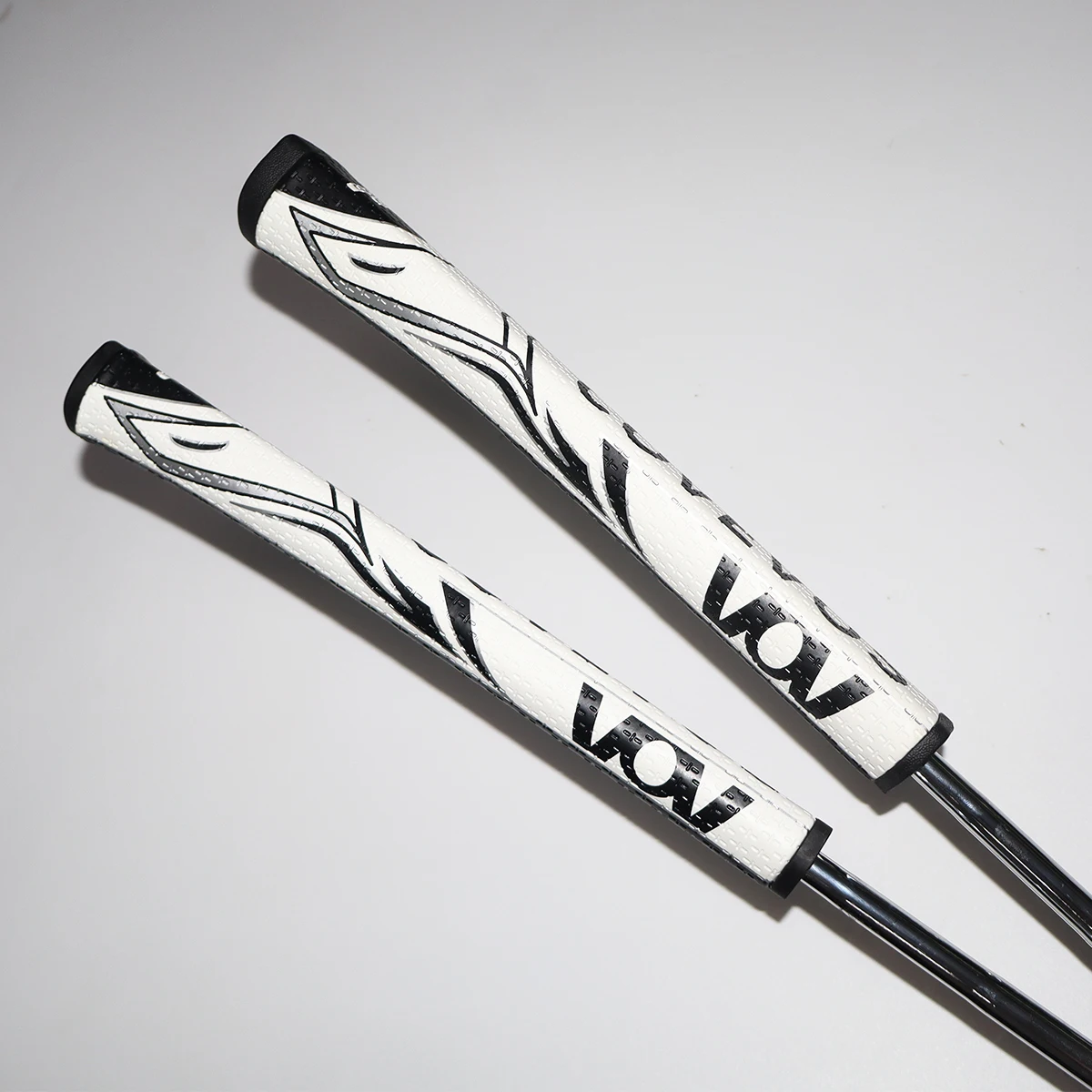 Golf Putter Grip, Pu Soft Non-Slip Sweat-Absorbing Golf Club Replacement Handle, Black and White Pattern, Shock-Absorbing and Comfortable, Suitable for Male and Female Golfers