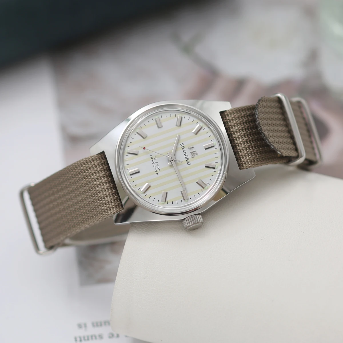 ساعة شنغهاي 7120 الميكانيكية - تصميم باوهاوس للرجال مقاس 36 ملم، مينا معقمة، حركة يدوية للرياح