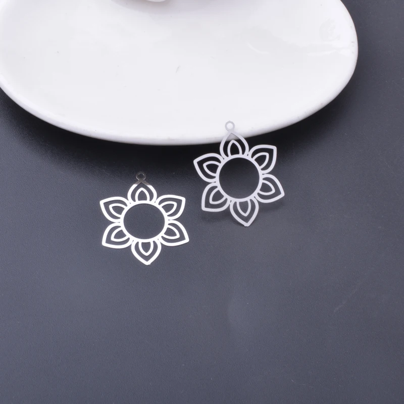 30 Stück AB8305 Messing-Filigran-Blumenanhänger Edelstahl-Sonnenblumenanhänger DIY Schmuck Ohrringe Zubehör – Detail 3