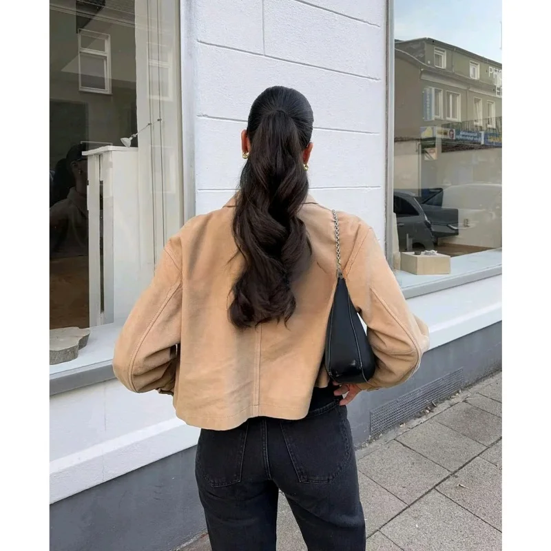 เสื้อแจ็คเก็ตหนังผู้หญิงแบบยาว คอปก แขนยาว แต่งกระดุม ดีไซน์เรียบง่าย รุ่น 4720200