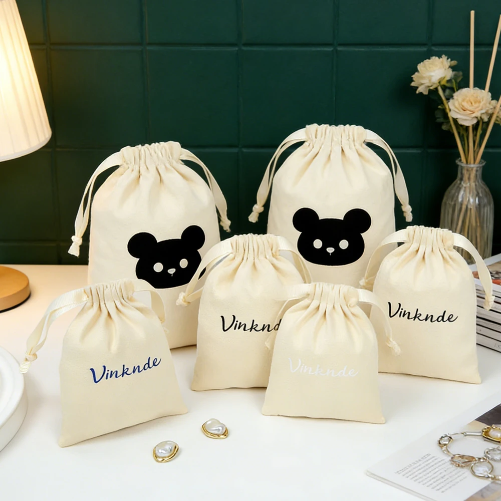 

50 шт./лот, бархатные подарочные мешочки с логотипом и принтом, 7x9 см, мини-мешочки для свадебных конфет, милые контейнеры для серег-подвесок и ювелирных изделий