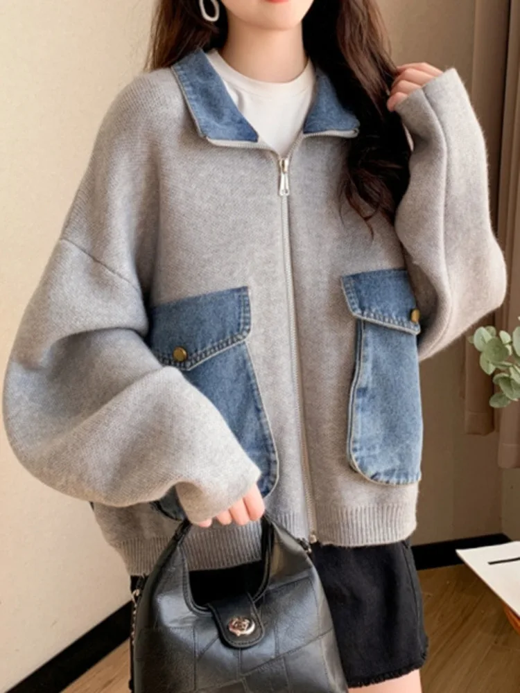 [EWQ] Long Sleeve Spliced Denim Big Pockets Design Knitted Cardigan Casual Patchwork Women Sweater Coats 2024 Autumn New 16O1557