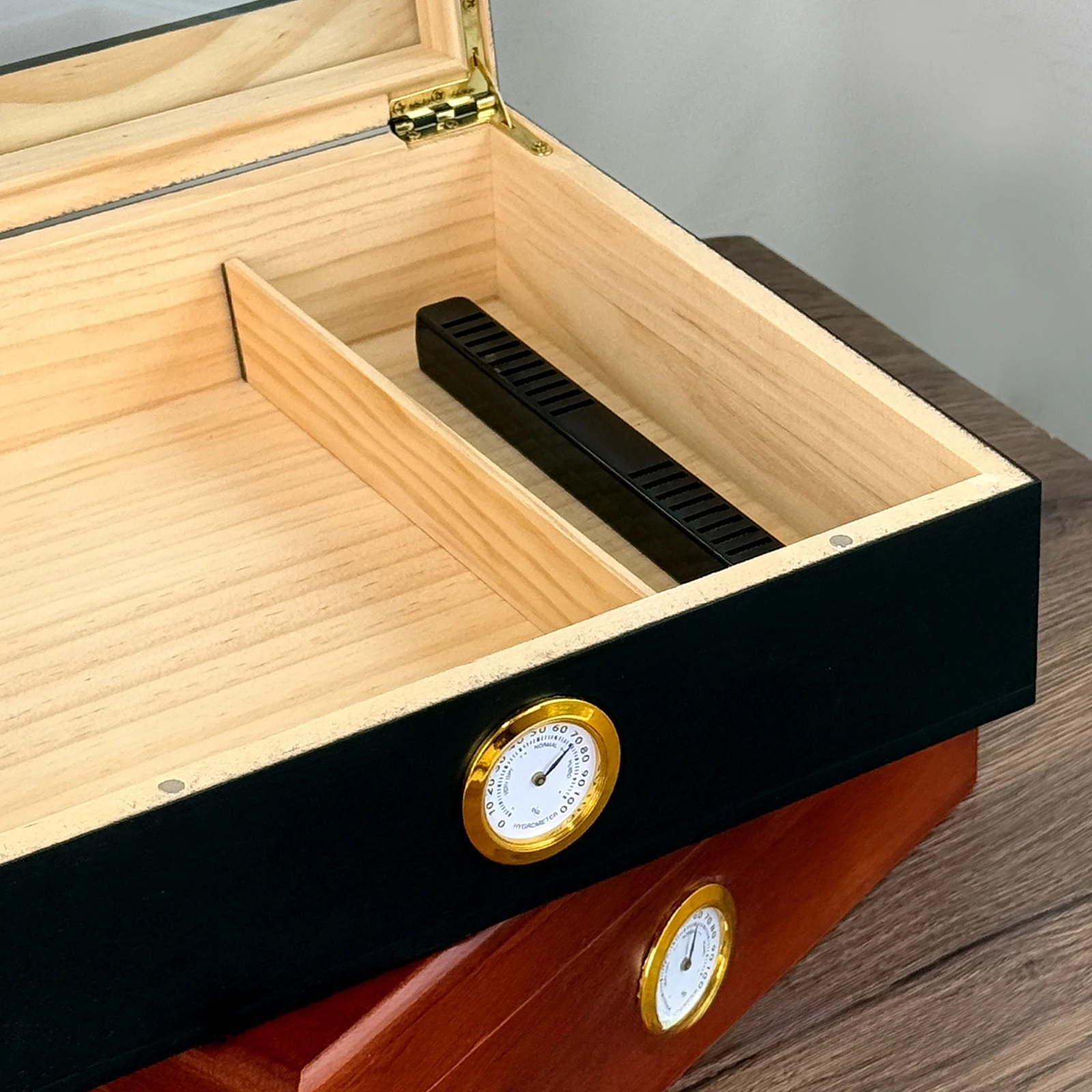 

Коробка для сигар из испанского кедра — откидной хьюмидор с видимым хранилищем, идеально подходит для коллекционеров