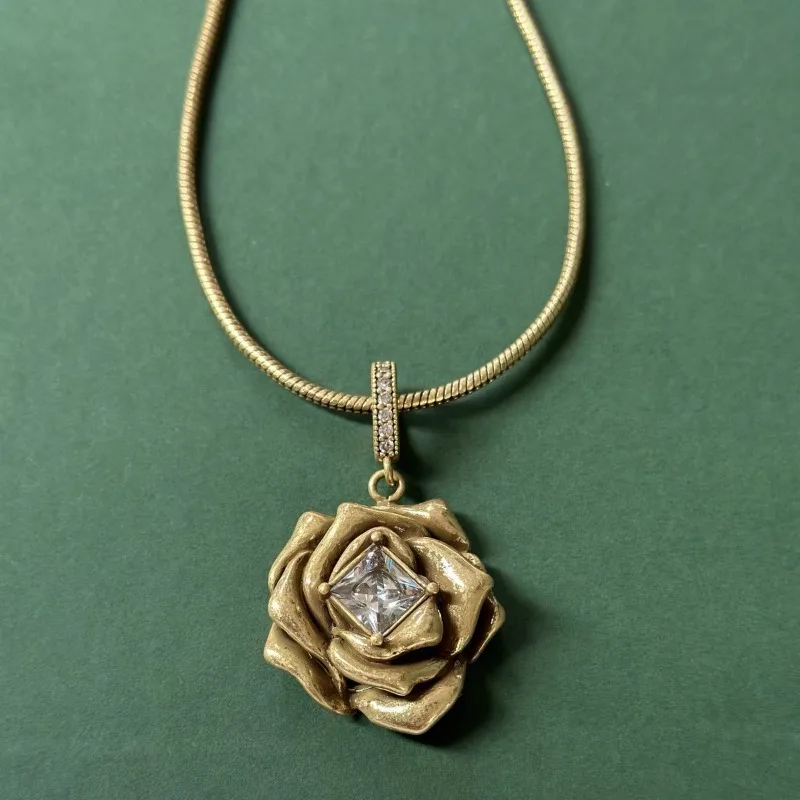 Fashion Jewelry Vintage Temperament Flower Rings Pendant Necklace For Women Female Gifts Delicate Design Accessories Hot Sale