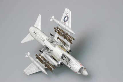 HobbyBoss 87209 1/72 TA-7C Corsair II Aereo Da Caccia Regalo Militare Modello di Montaggio In Plastica Giocattolo Kit di Costruzione