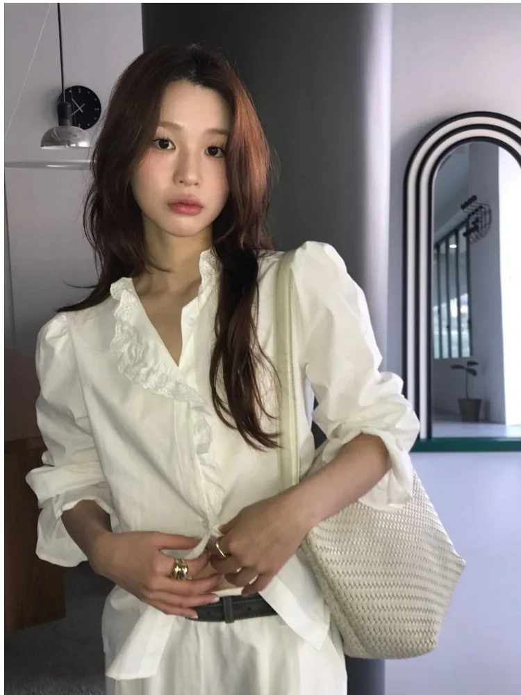 Irt blanco elegante para mujer primavera 2026 dulce Simple empalme diseño de encaje coreano Sle suelto ajuste largo Sve adorno Floral