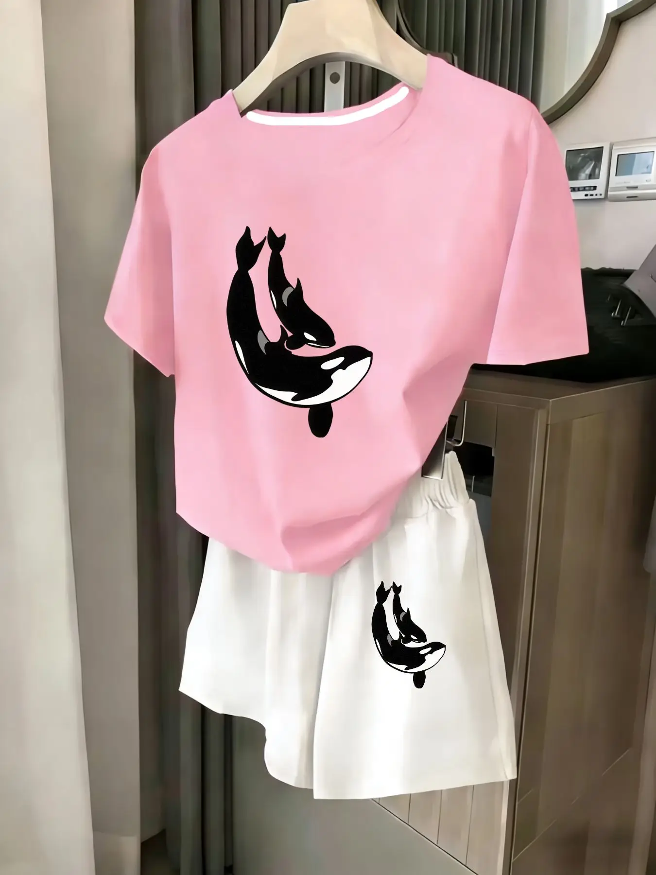 

Женский комплект из 2 предметов, летний комплект для пляжного отдыха, повседневная футболка с круглым вырезом и короткими рукавами, шорты с эластичной резинкой на талии, удобный костюм