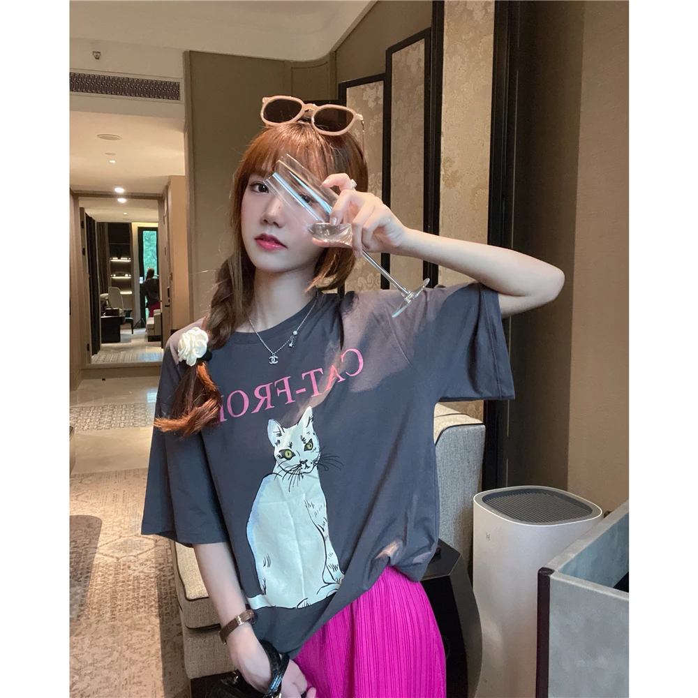 

Женская футболка Outsider: повседневная, удобная, свободного кроя, с круглым вырезом, с креативным мультяшным принтом