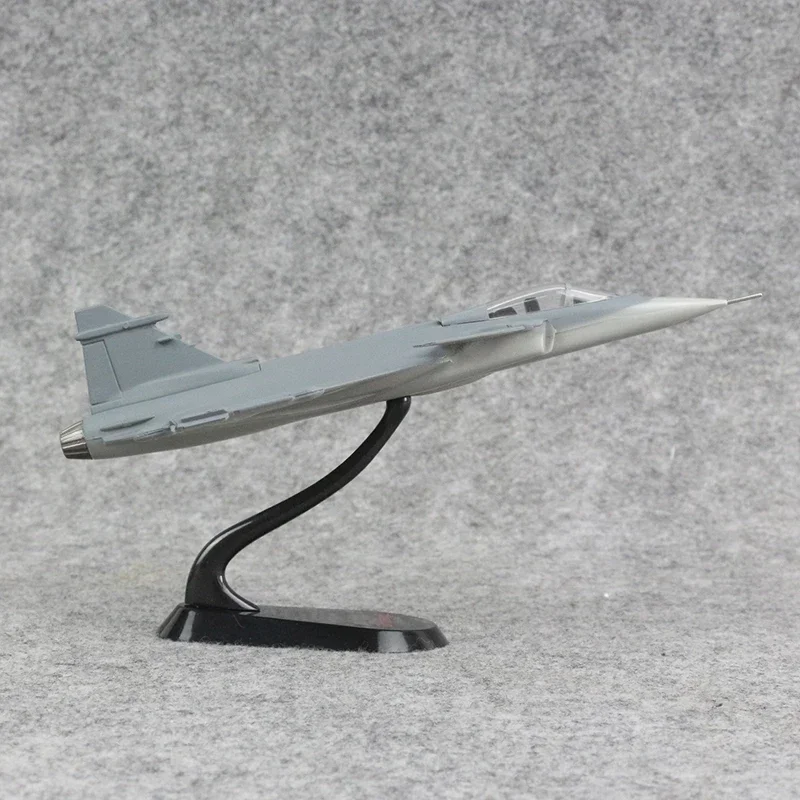 Scale 1/87 SAAB JAS-39 Miniature Diecast ABS Engineering Eco-friendly Plastic Gripen Fighter Model Souvenir Collection Toys Gift