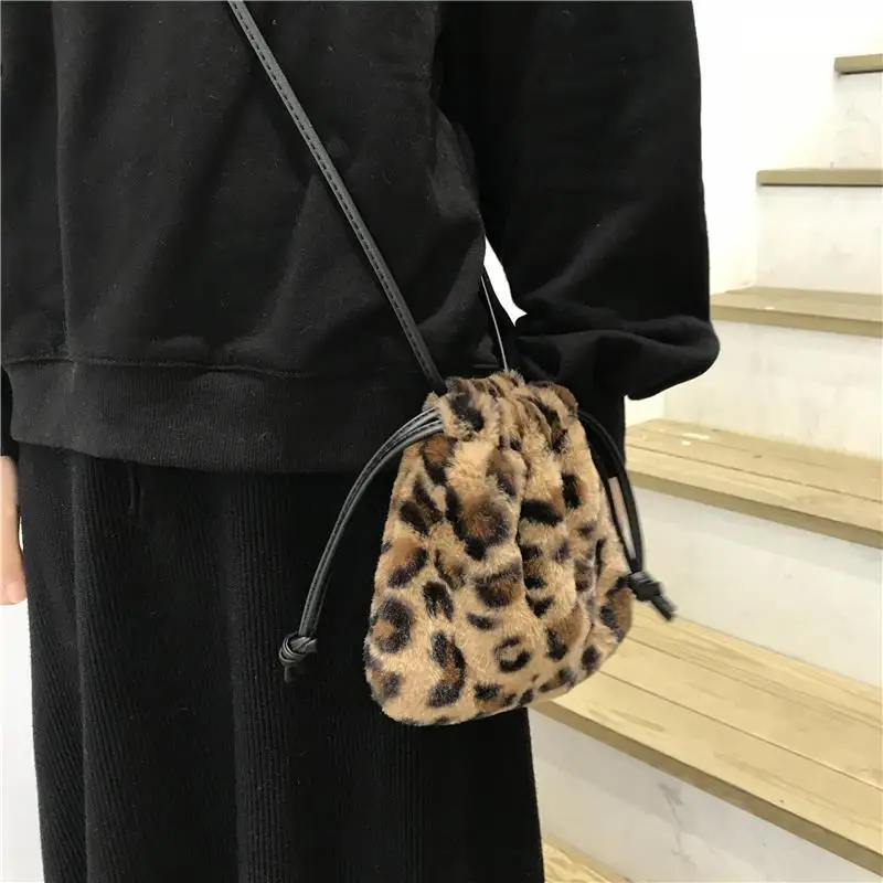 Mädchen Tasche pelzigen Retro Leoparden Tasche Frauen 2023 Herbst und Winter neue All-in-One Umhängetasche Kordel zug Mini Handtasche