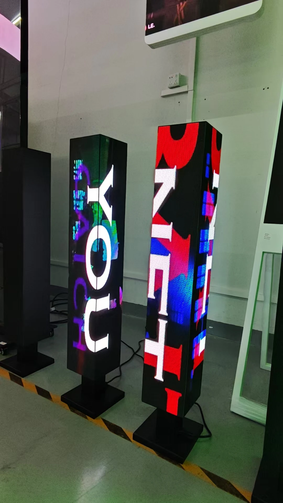 Indoor P1.86 LED Screen Advertising Mini Magic Cube 960*160*160mm Wifi Control Customize 3840Hz Video Sound Player