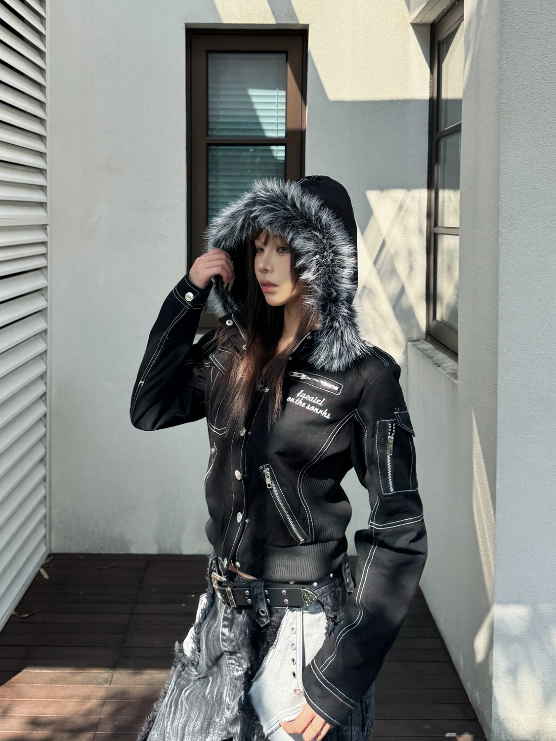 

Американская джинсовая куртка с вышитым воротником для женщин, осенне-зимняя, уличная, повседневная, с капюшоном, на молнии