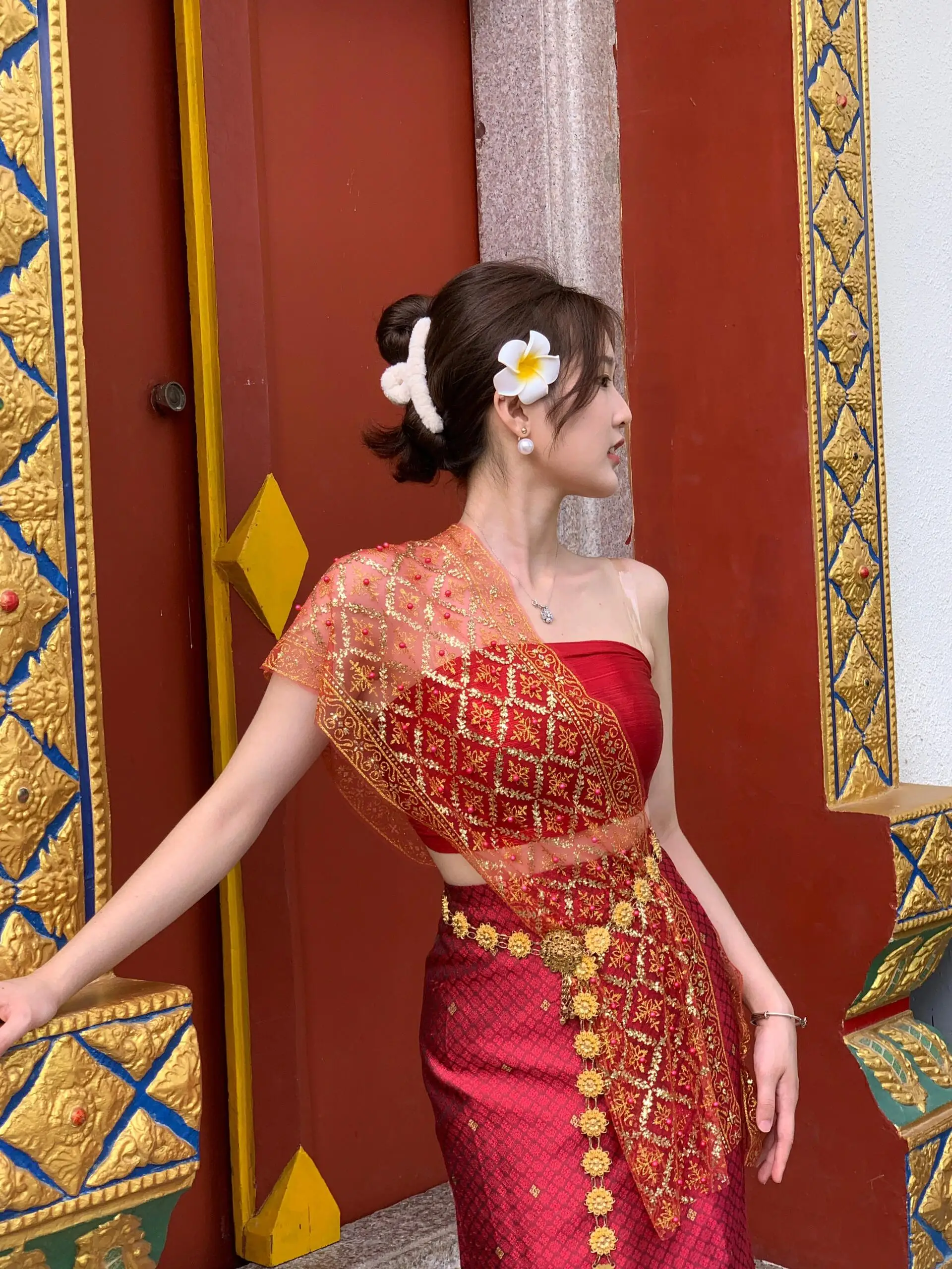 ชุดฤดูร้อนแบบดั้งเดิมของผู้หญิงเผ่าไท่ สีแดงทอง สำหรับการเดินทาง ถ่ายภาพ แช่เท้า ชุดทำงาน สไตล์แฟชั่น ชุดถังซู