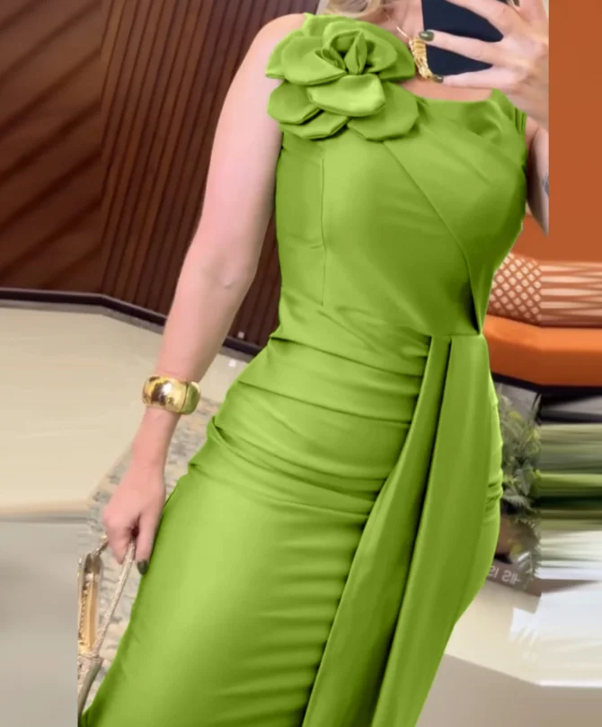 エレガントなドレスパーティー着用 3D フラワー装飾ノースリーブシャーリングドレス女性の装飾サイドネクタイスリットバックボディコンドレス