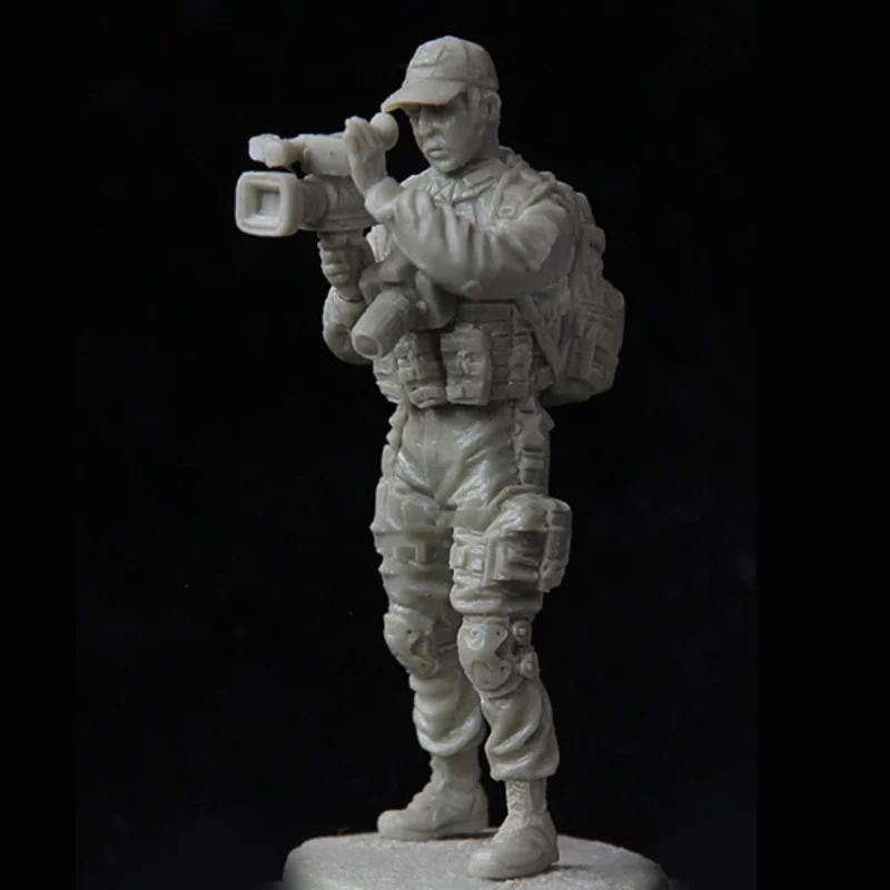 1/35 Scale Resin Figure Soldier Model Commando Cameraman GK Modeling Toy Unassembled and Unpainted DIY Diorama