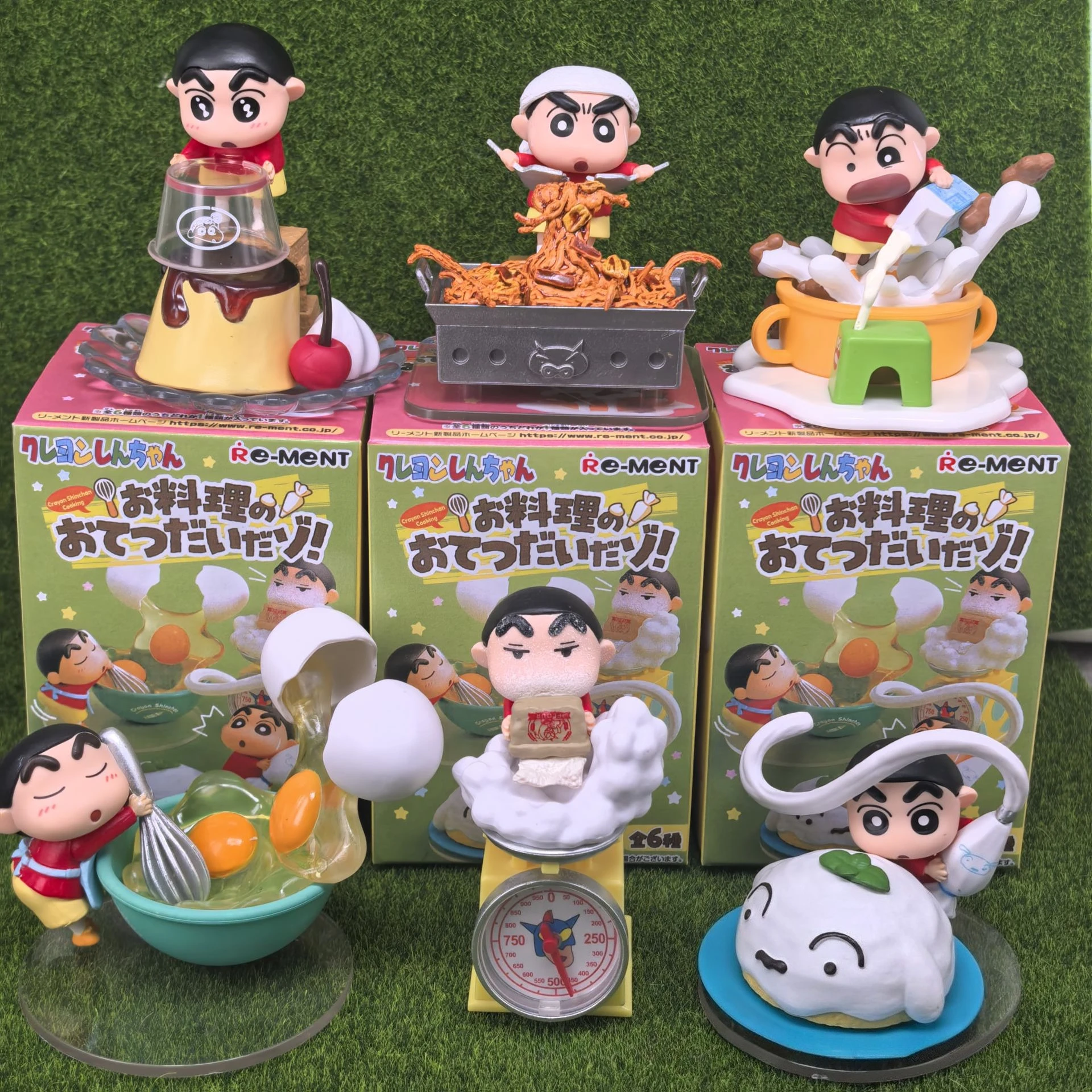 

Карандаш Шин-Чан помогает приготовлению полным набором миниатюрных фигурок сцены Модные игрушки Настольная слепая коробка Рождественский подарок