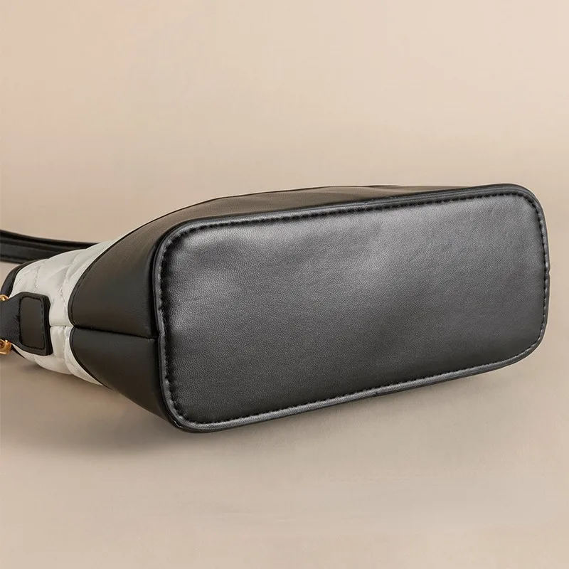 2023 New Black White Mixed Colors Diamond Lattice Fashion Trend All-match Daily Commuter Square PU Crossbody Bag Large Capacity