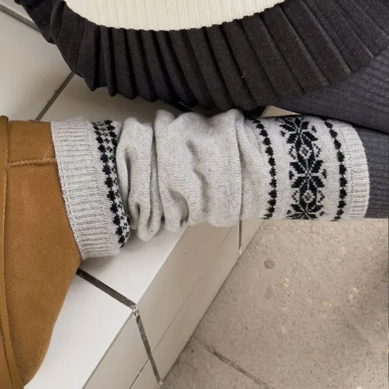 

Осенне-зимние ботинки, хлопковые носки, женские носки со снежинками, теплые толстые ретро-серые чехлы на и ноги с бриллиантами