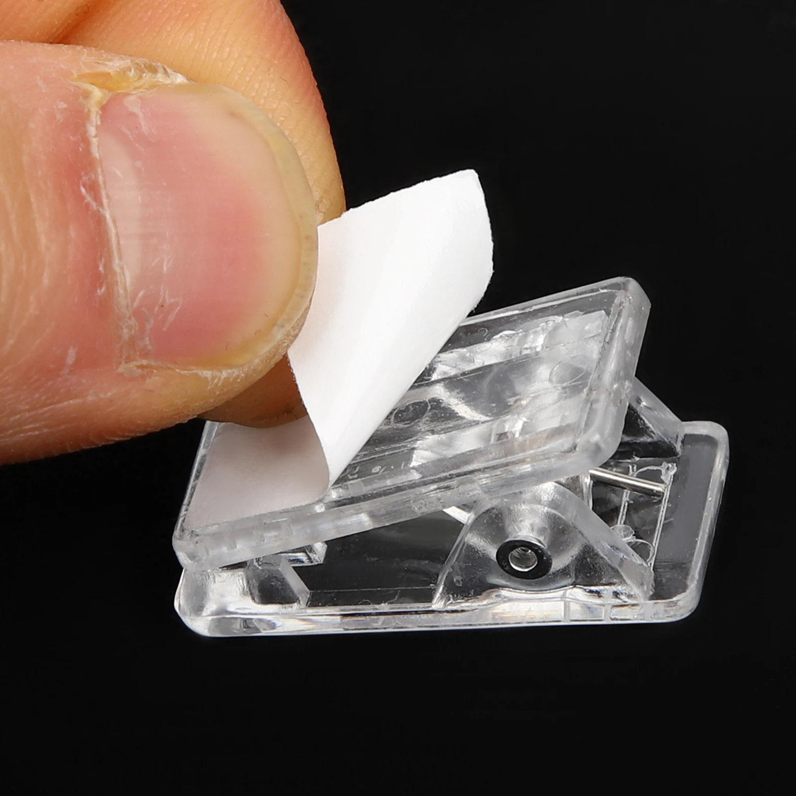 

30pcs Badge Clip Clear Plastic ID Holder Self Adhesive Wall Clips Spring Gadget Poster Photo Tapestry Decor PP Material Office