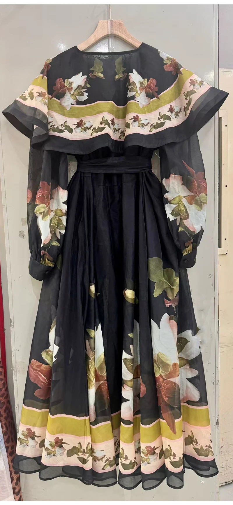 Retro 2025 Women's Autumn New V-Neck Cloak Lantern Long Sleeve Loose Print Dress With Waist-Tied And Big Swing Fluffy Dress