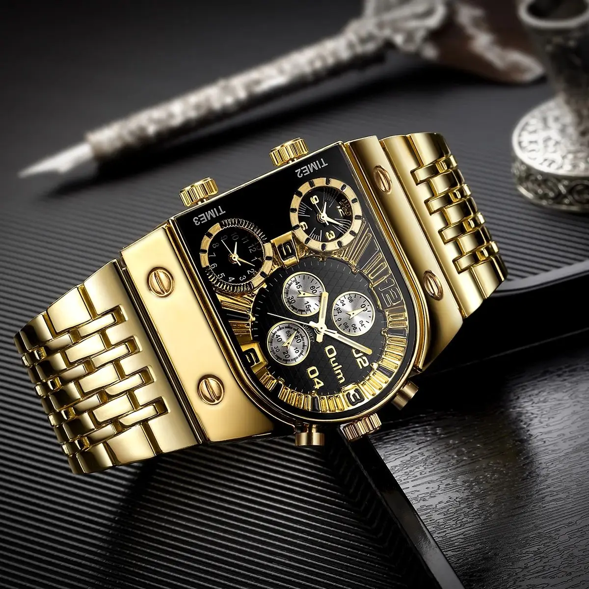 Oulm موضة ساعة رجالي فاخرة منطقة زمنية متعددة الطلب الكبير مضيئة الصلب قطاع ساعات كوارتز رجالية relojes الفقرة hombre