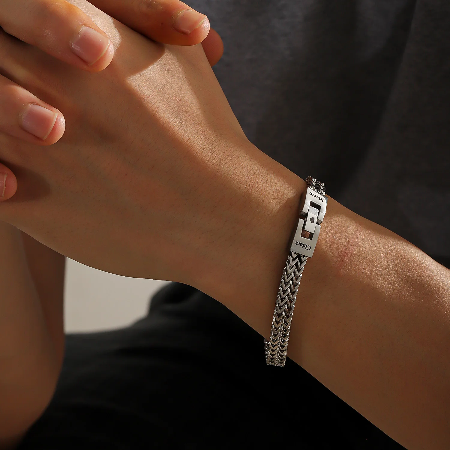 Dascusto Benutzerdefiniertes Namensarmband mit doppelter Seilkette für Herren, Edelstahlarmband, polierte Farbe, Punk-Biker-Armband, Herrenschmuck – Detail 1