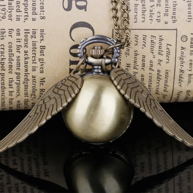 Vintage Wing Ball Quartz Pocket Watch Exquisite Necklace Pendant Fob Chain Magic Steampunk Pocket Watch Men and Women