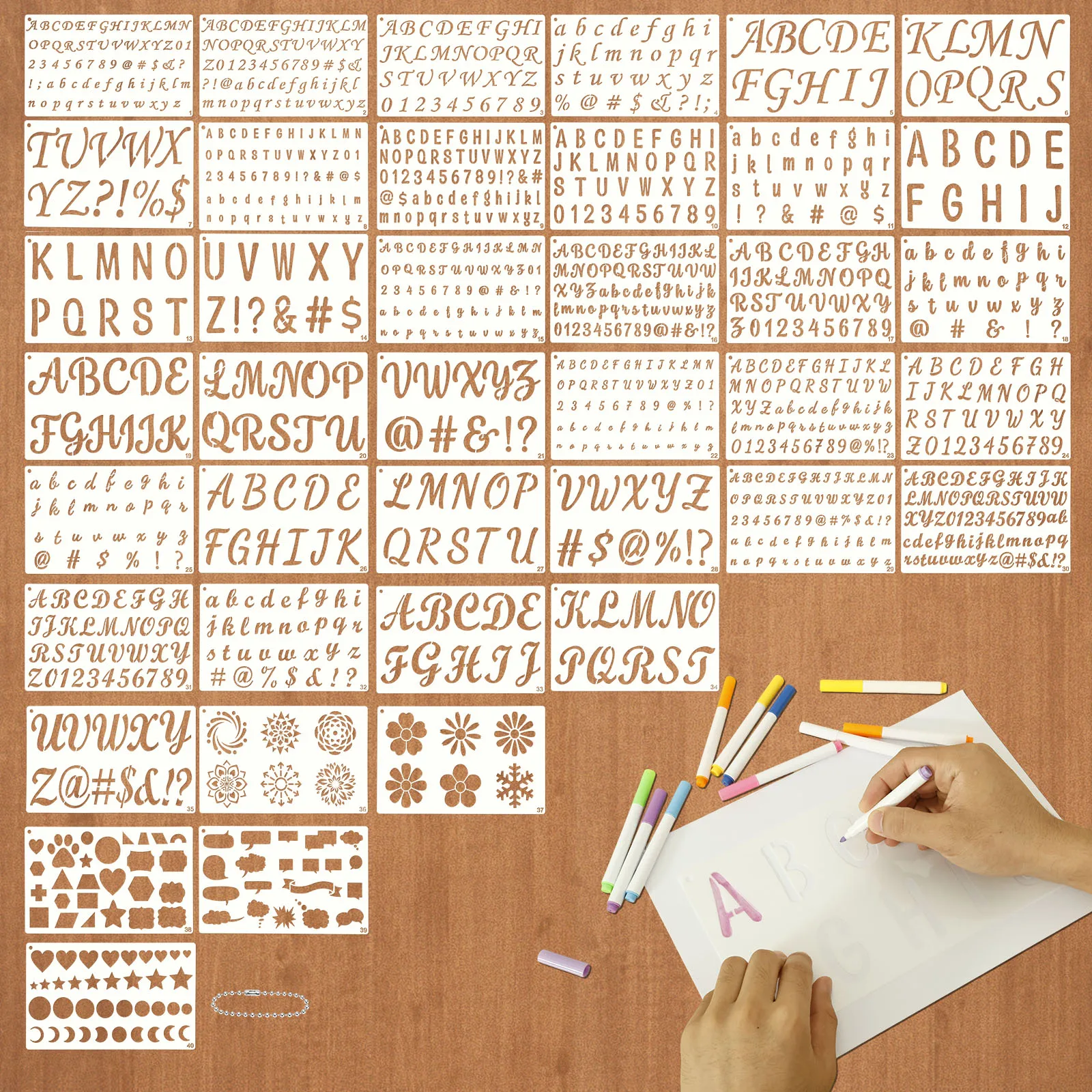 Photography Font - ชุดแม่แบบตัวอักษร 40 ชิ้นสำหรับการวาดภาพ แม่แบบตัวอักษรและตัวเลขแบบพกพาพร้อมสายโซ่ ตัวอักษรพิมพ์ใหญ่และพิมพ์เล็ก