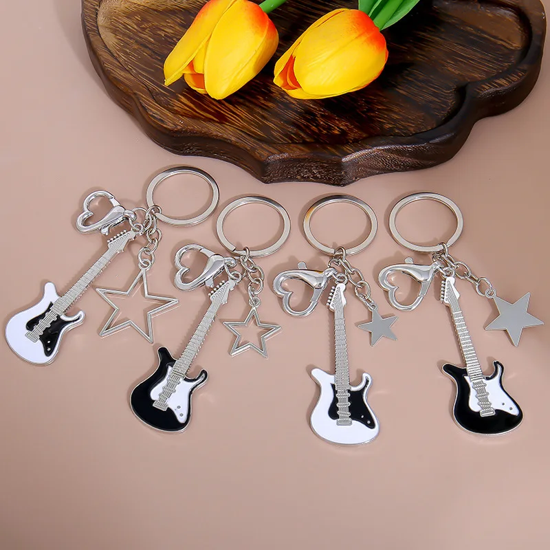 Hiphop Y2K Simulated Electronic Guitar Shape Keychain with Five-pointed Star Creative Keys Pendant Music Lovers Alloy Keyring