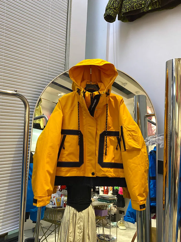 

2025 Новый зимний пуховик. Женская короткая куртка с капюшоном и съемным внутренним толстым пухом из двух частей.