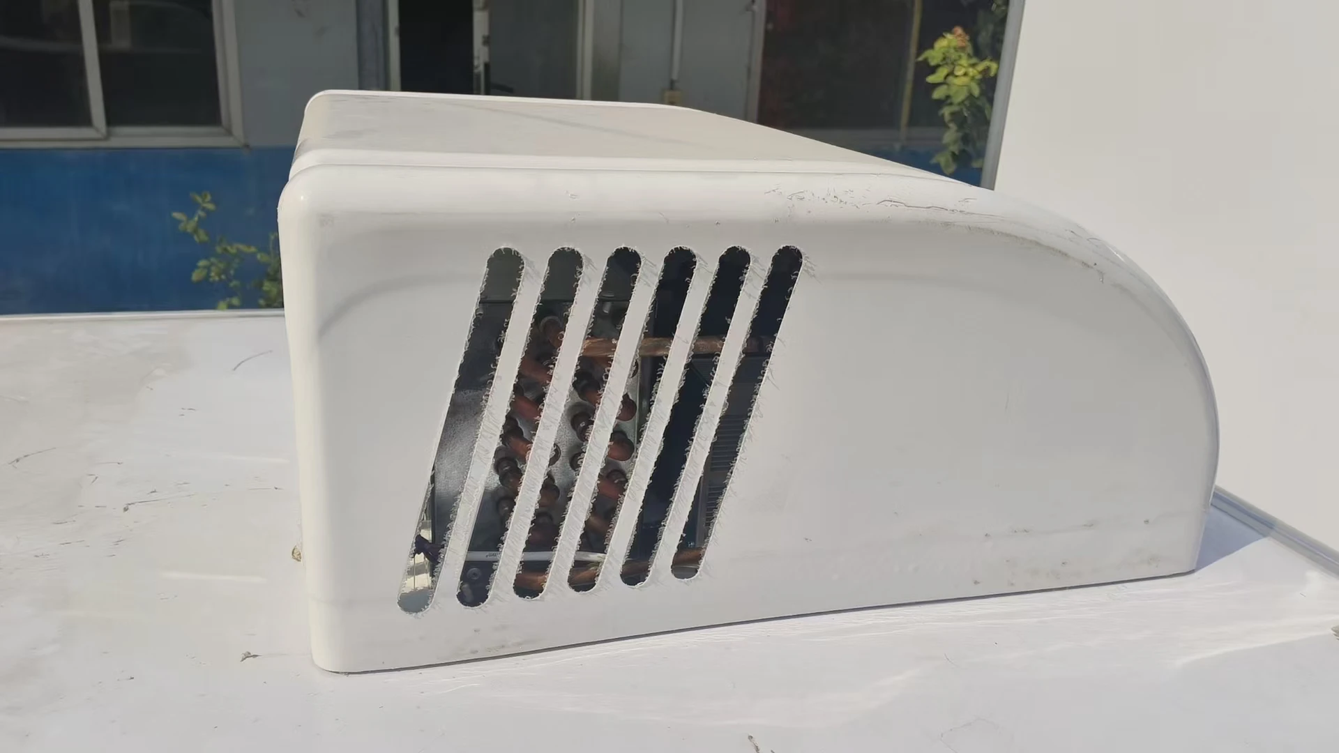 Zest New Factory Cheap Mini DC AC Compressor High Quality CE Certified 580W White Cabin Use Air Conditioner