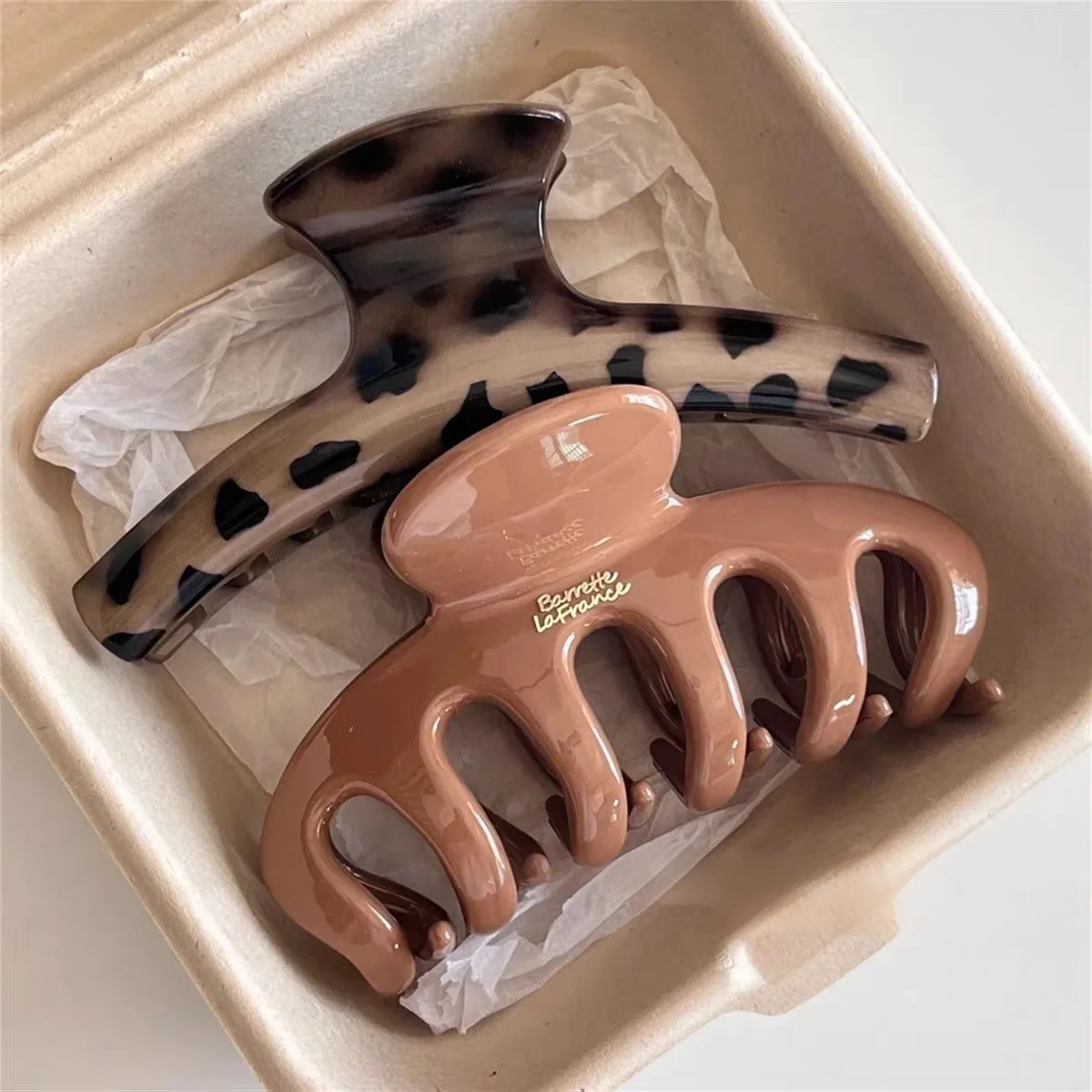 Koreanische große Acryl Dragon Bone Shark Haarspange Französisch Stil Polka Point Arc Hinterkopf Haarklammer Klemme Haarschmuck