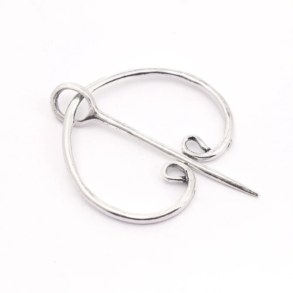 Creative Viking Styly Brooch Heart Metal Clasp Pin Cape Cloak Robe Scarf Fixation Tool Simple Design Halloween Cosplay Accessory