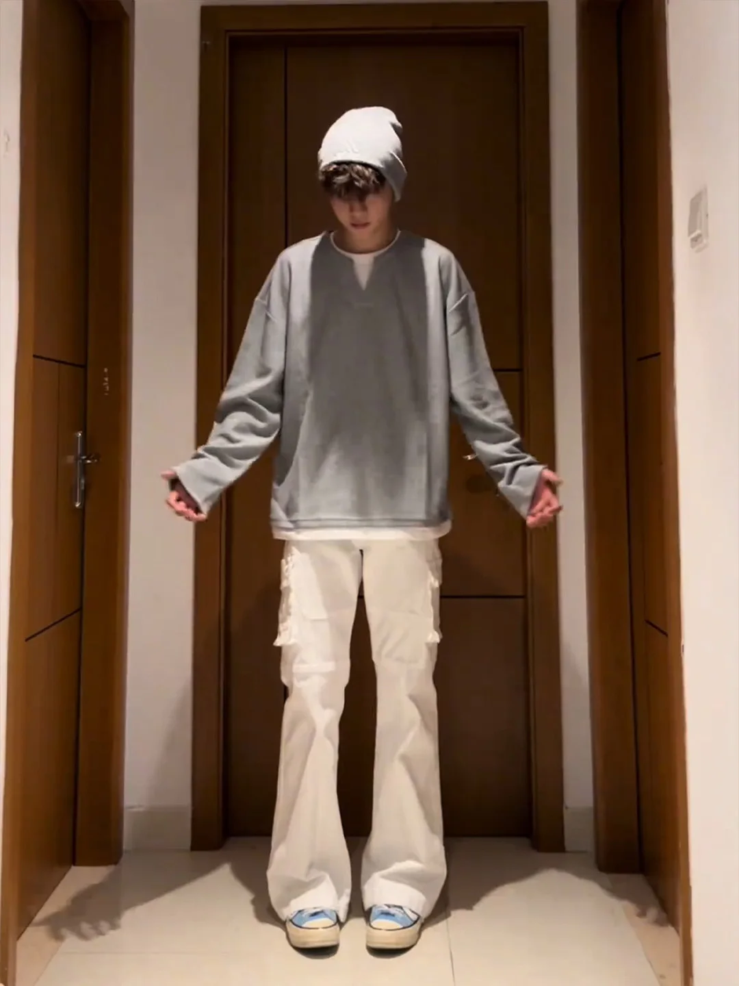 

Белые рабочие брюки с множеством карманов для мужчин, осенние, в американском стиле, прямые джинсы, зауженные, с легким клешем