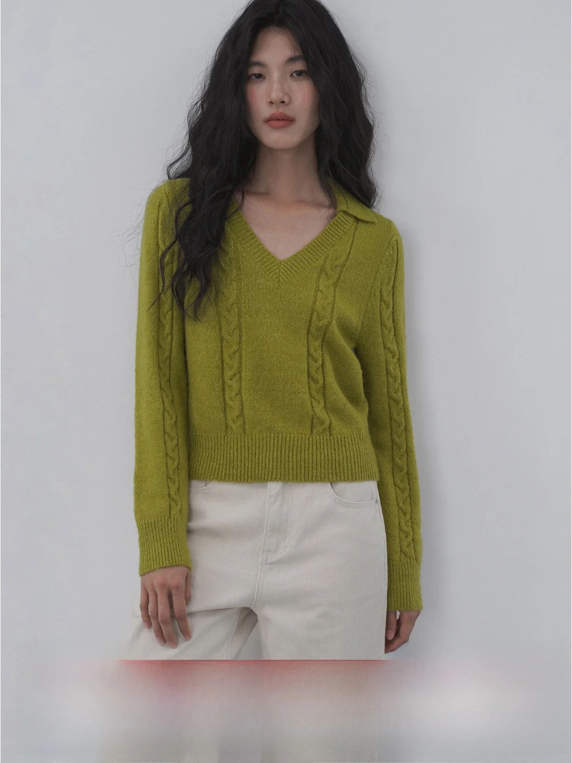 

Женский вязаный свитер EIGHTHMONTH с V-образным вырезом и узором «косы», осенняя новинка, приталенный крой, теплый, с длинными рукавами, однотонный