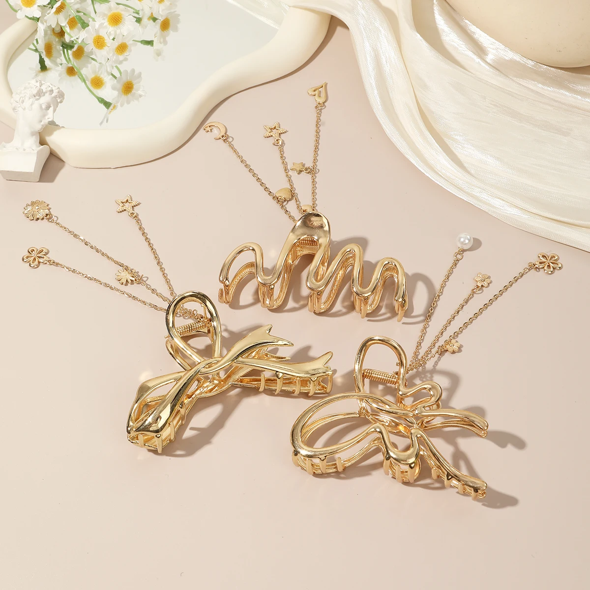 1pc Women Fashion Tassel Pendant Hair Claw Clips Party Headdress New Shark Crab Clip Girls Hairpin Korean Hair Accessories