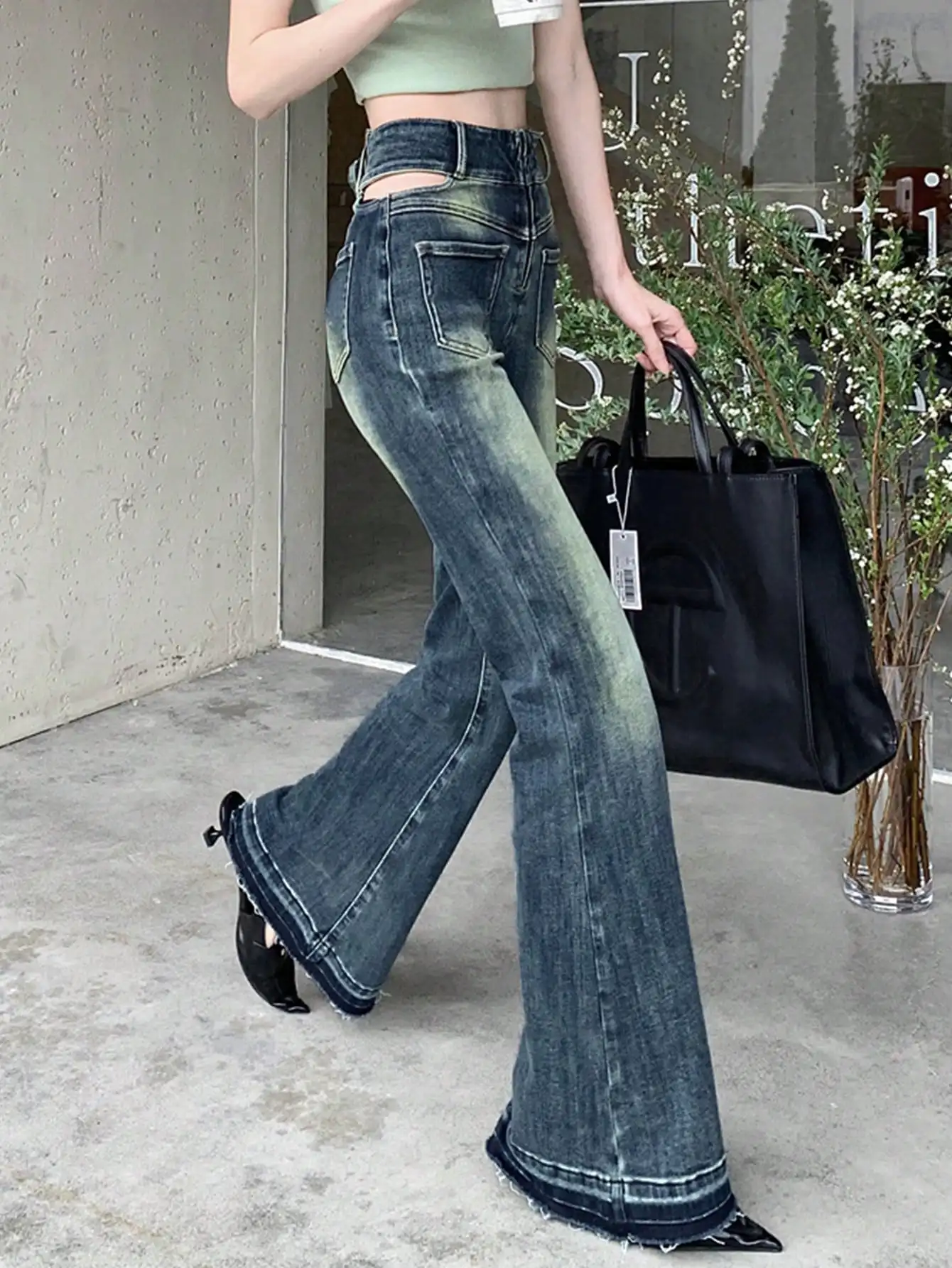 Koreanische schicke Sommer-amerikanische Retro-Jeans mit hoher Taille und Po-Lifting-Denim-Schlaghose mit sexy bodenlangen Hufeisenhose für Frauen Utajian Individuelle Becken