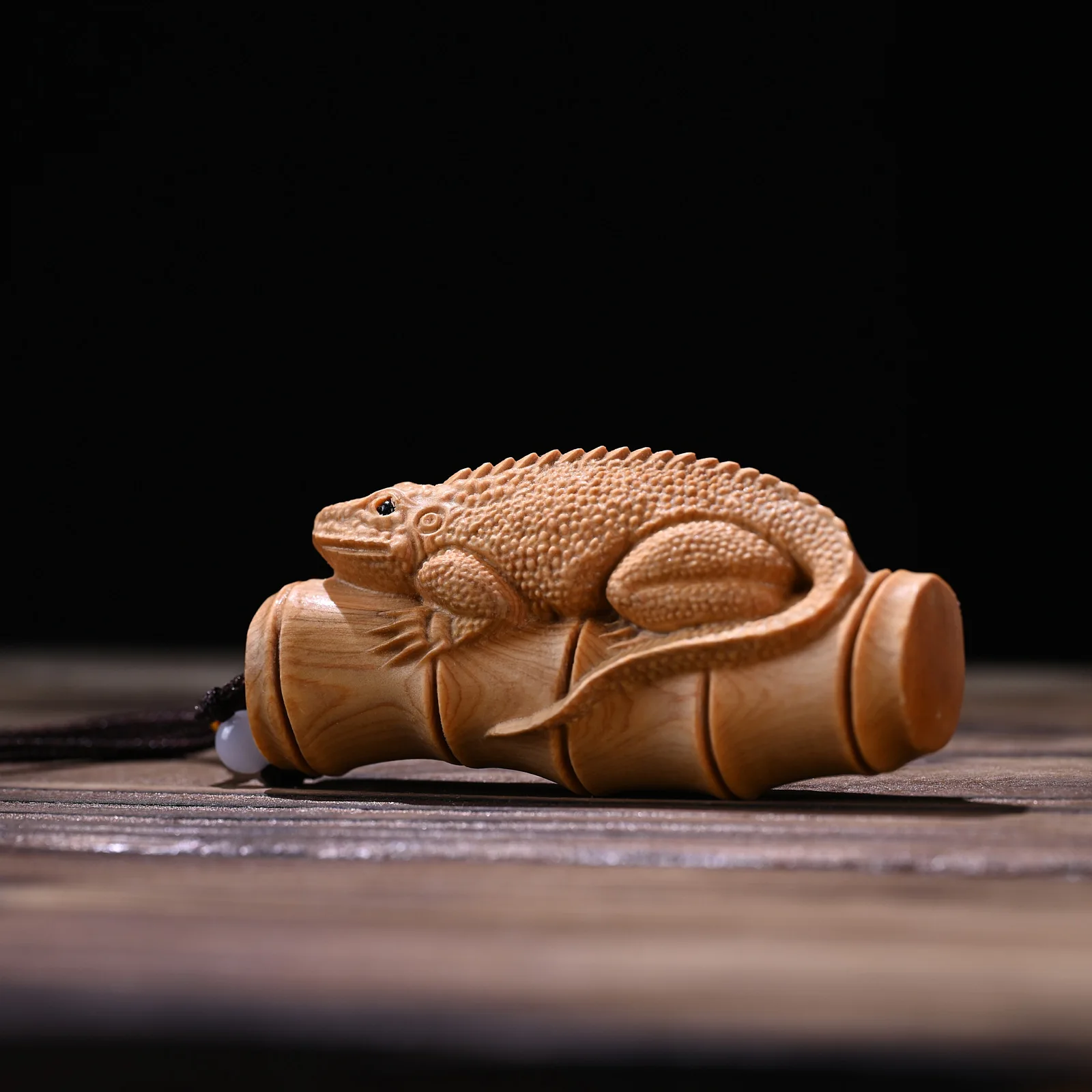 Cliff Cypress Wood Carving Bamboo Lizard Figurine Ornament Wooden Animal Statue For Office desk accessories Home Decor As a gift - view 3